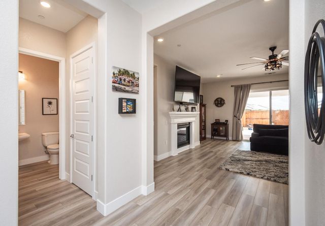 8471 Tulip Ct, Roseville, CA 95747