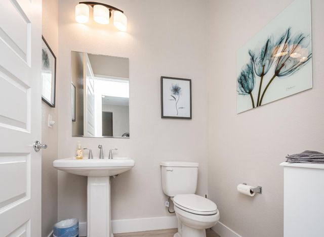8471 Tulip Ct, Roseville, CA 95747