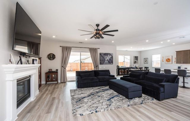 8471 Tulip Ct, Roseville, CA 95747