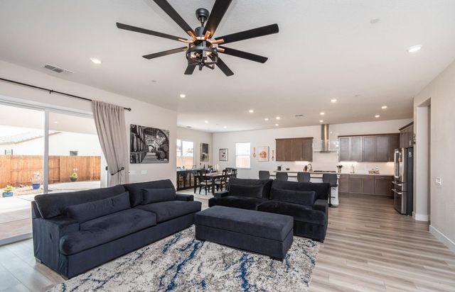 8471 Tulip Ct, Roseville, CA 95747