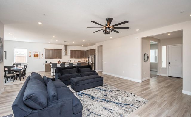 8471 Tulip Ct, Roseville, CA 95747