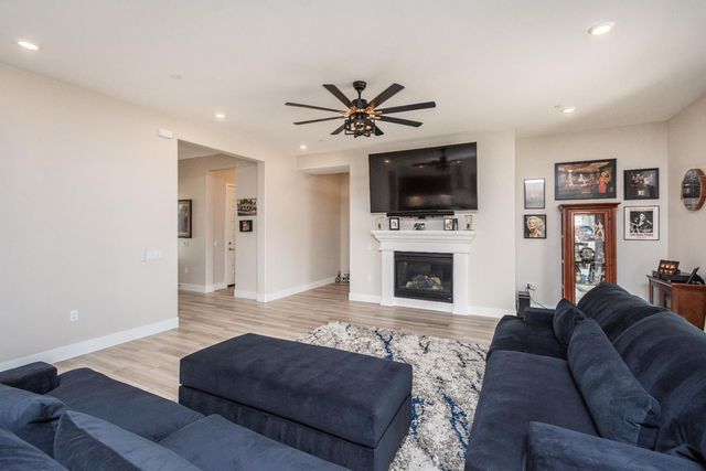 8471 Tulip Ct, Roseville, CA 95747