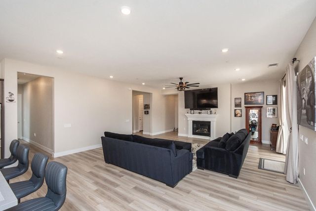 8471 Tulip Ct, Roseville, CA 95747