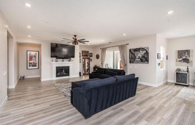 8471 Tulip Ct, Roseville, CA 95747