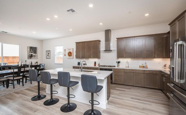 8471 Tulip Ct, Roseville, CA 95747