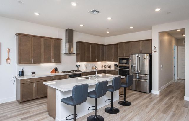 8471 Tulip Ct, Roseville, CA 95747