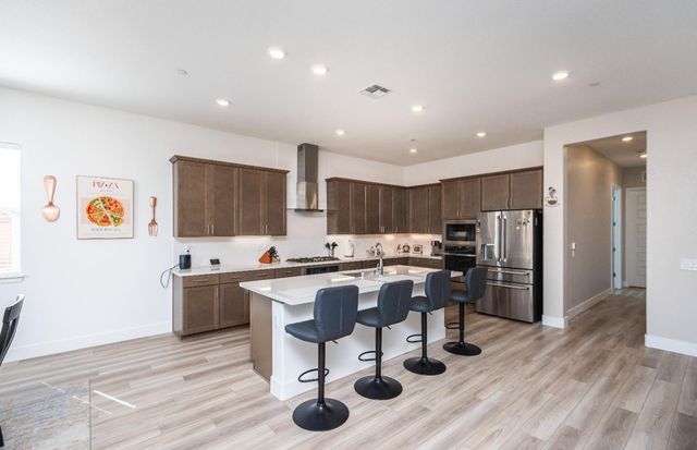 8471 Tulip Ct, Roseville, CA 95747