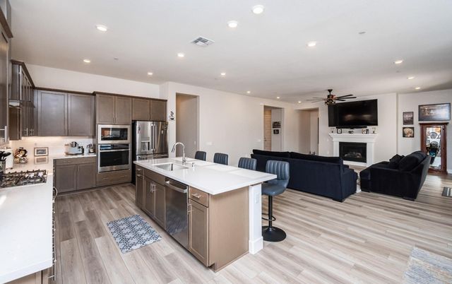 8471 Tulip Ct, Roseville, CA 95747