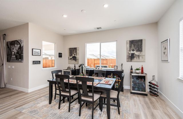 8471 Tulip Ct, Roseville, CA 95747