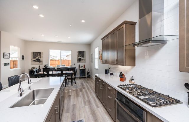 8471 Tulip Ct, Roseville, CA 95747