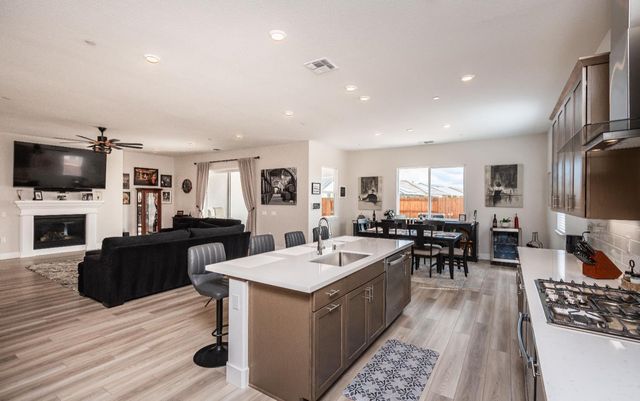 8471 Tulip Ct, Roseville, CA 95747