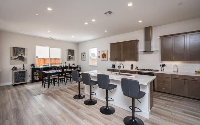 8471 Tulip Ct, Roseville, CA 95747