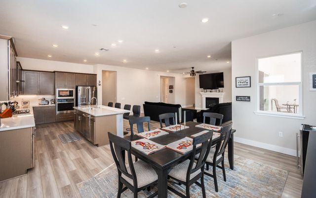 8471 Tulip Ct, Roseville, CA 95747