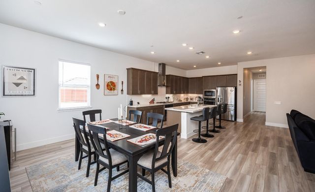 8471 Tulip Ct, Roseville, CA 95747