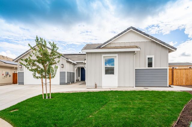 8471 Tulip Ct, Roseville, CA 95747
