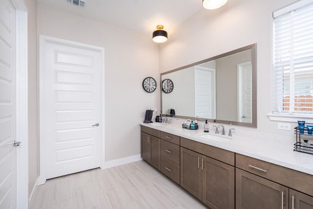 8471 Tulip Ct, Roseville, CA 95747