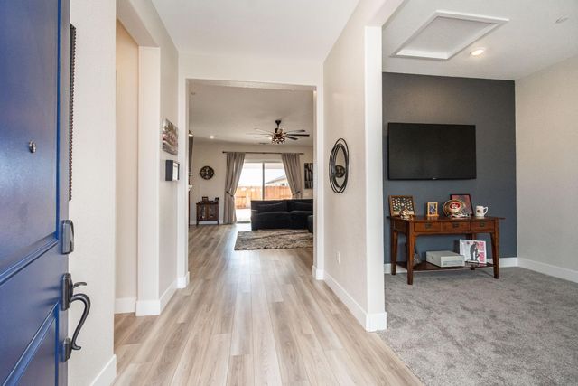 8471 Tulip Ct, Roseville, CA 95747