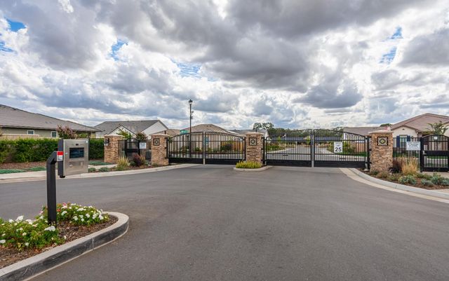 8471 Tulip Ct, Roseville, CA 95747