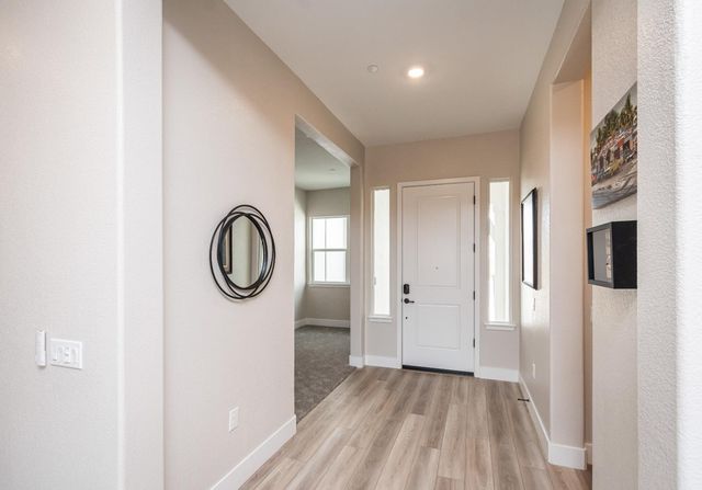 8471 Tulip Ct, Roseville, CA 95747
