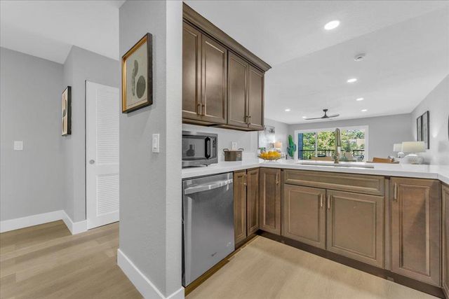 1685 Bayridge Way 204, San Mateo, CA 94402