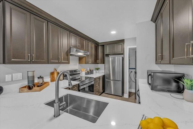 1685 Bayridge Way 204, San Mateo, CA 94402