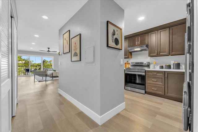 1685 Bayridge Way 204, San Mateo, CA 94402