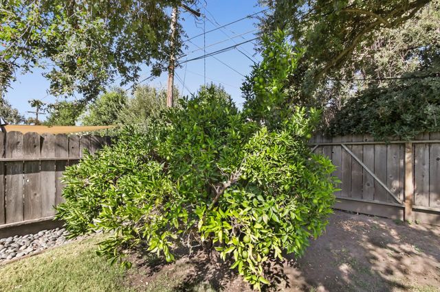 7523 OakCreek Dr, Stockton, CA 95207