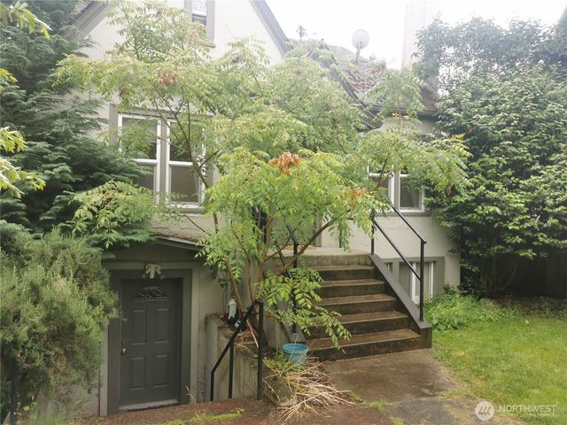 7822 NE Lake City Way NE, Seattle, WA 98115