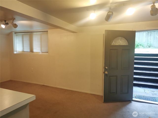 7822 NE Lake City Way NE, Seattle, WA 98115