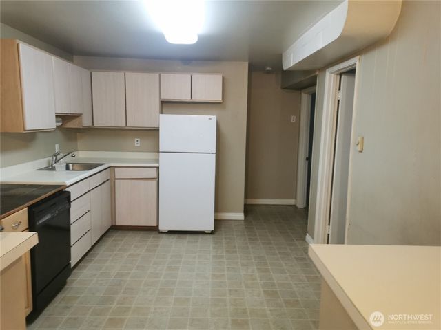 7822 NE Lake City Way NE, Seattle, WA 98115
