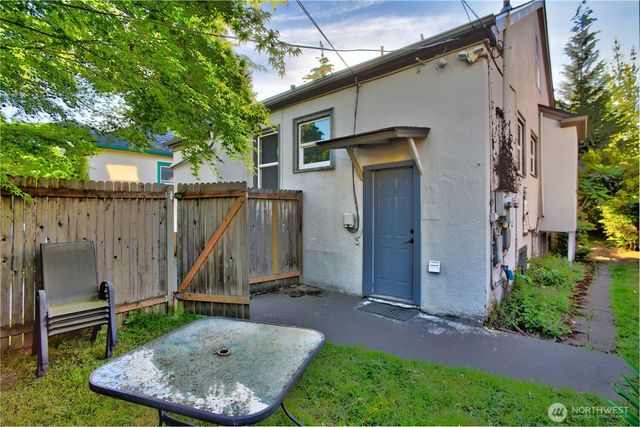 7822 NE Lake City Way NE, Seattle, WA 98115