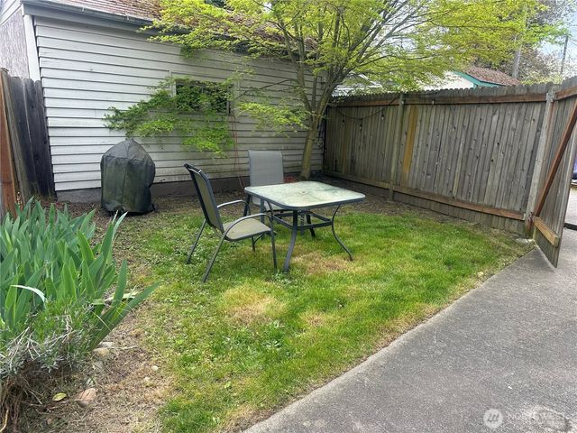 7822 NE Lake City Way NE, Seattle, WA 98115