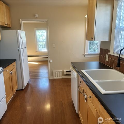 7822 NE Lake City Way NE, Seattle, WA 98115