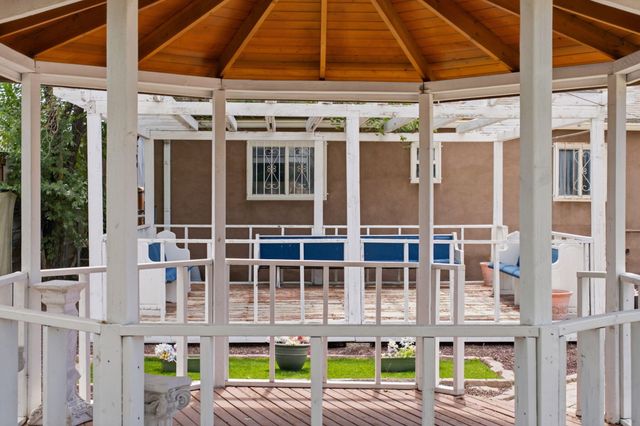 2201 7th Street NW, Albuquerque, NM 87102