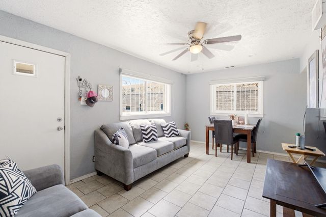 2201 7th Street NW, Albuquerque, NM 87102