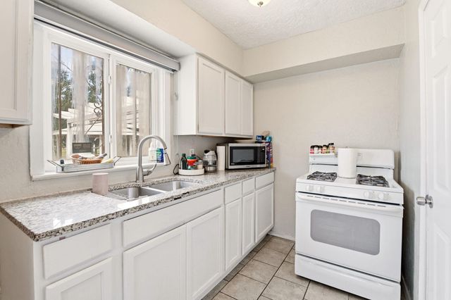 2201 7th Street NW, Albuquerque, NM 87102