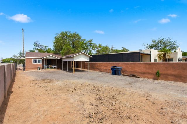 2201 7th Street NW, Albuquerque, NM 87102