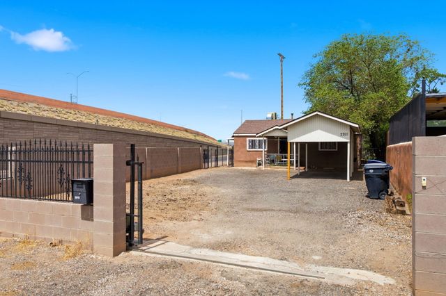 2201 7th Street NW, Albuquerque, NM 87102