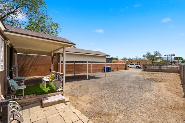 2201 7th Street NW, Albuquerque, NM 87102