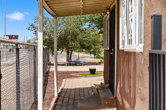 2201 7th Street NW, Albuquerque, NM 87102