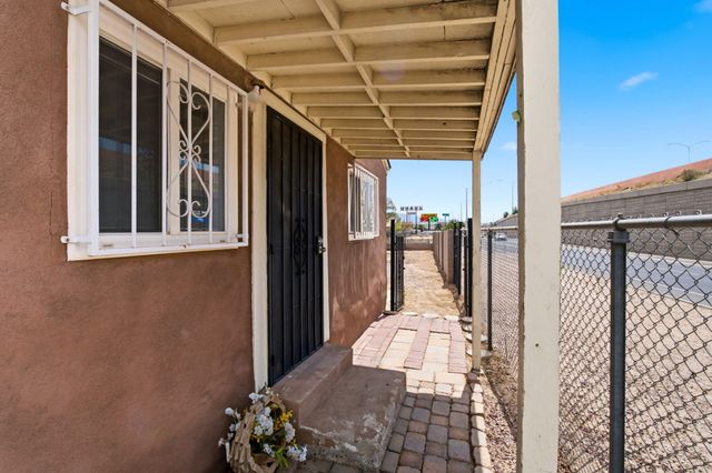 2201 7th Street NW, Albuquerque, NM 87102