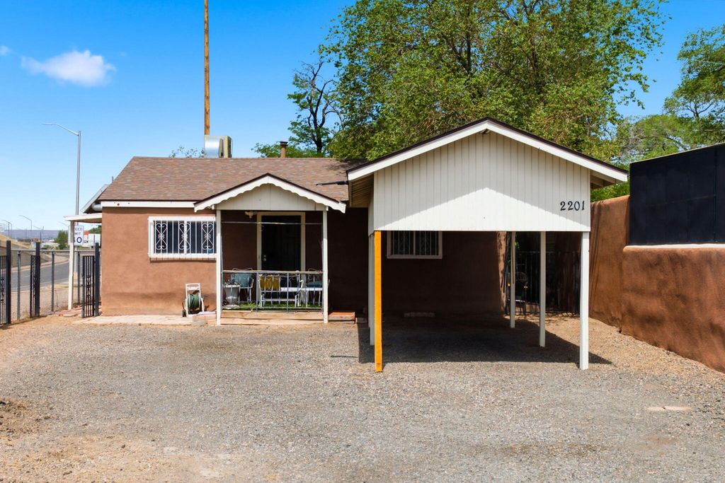 2201 7th Street NW, Albuquerque, NM 87102