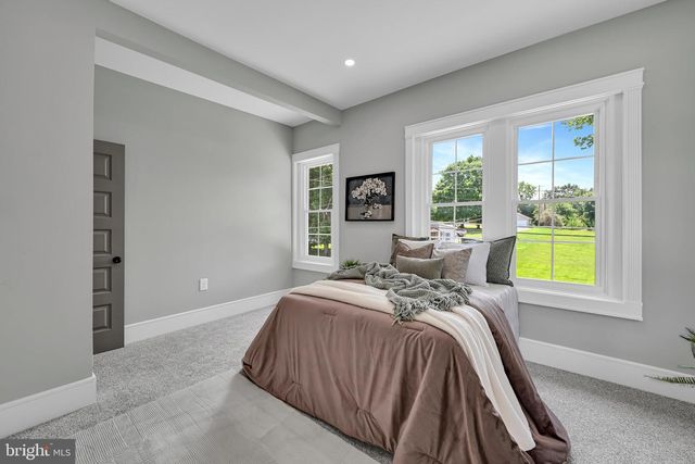124 N SHERIDAN RD, Newmanstown, PA 17073