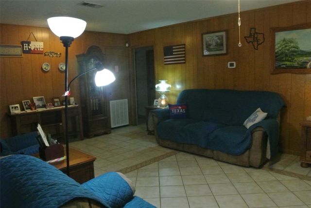 8125 Laurie Lane Lane, Lumberton, TX 77657