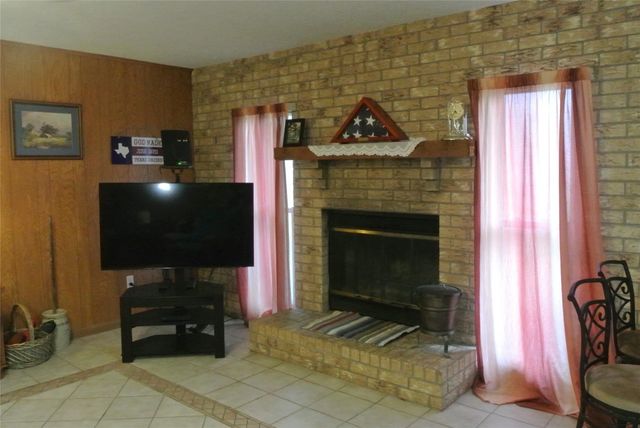 8125 Laurie Lane Lane, Lumberton, TX 77657