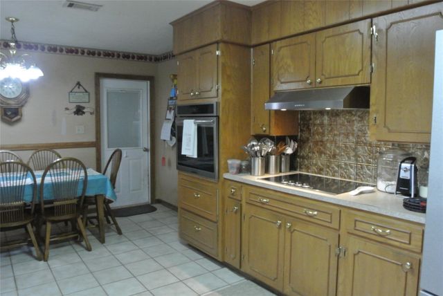 8125 Laurie Lane Lane, Lumberton, TX 77657