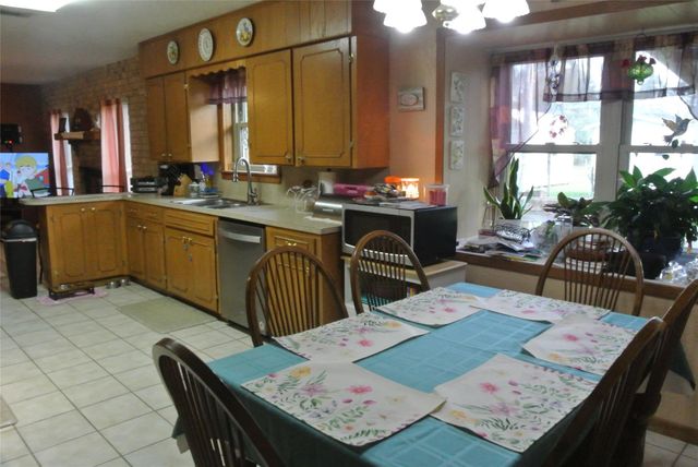 8125 Laurie Lane Lane, Lumberton, TX 77657