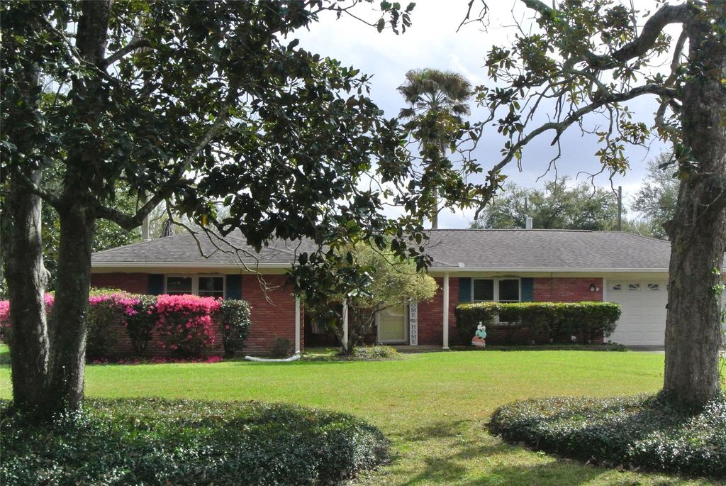 8125 Laurie Lane Lane, Lumberton, TX 77657