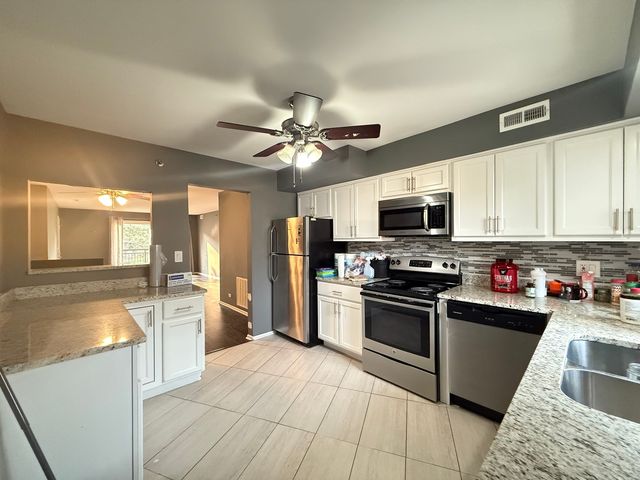 4170 Cove Lane 2B, Glenview, IL 60025