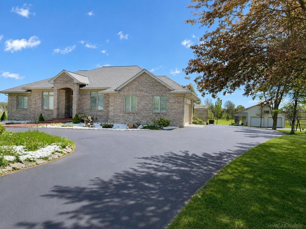 52590 North Avenue, Macomb, MI 48042